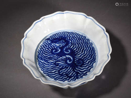 A BLUE AND WTHIE LBED WASHER, KANGXI PERIOD