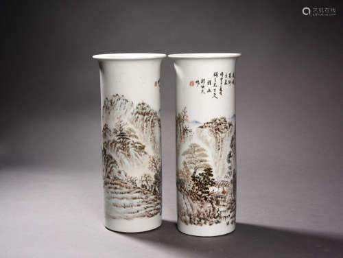 A PAIR OF QIANJIANGCAI ARROW VASES, REPUBLIC PERIOD