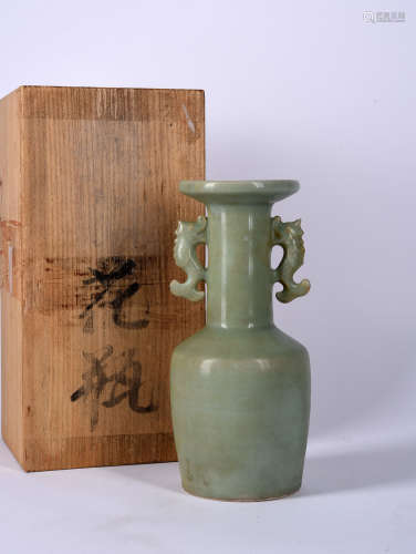 A LONGQUAN CELADON VASE,  19TH CENTURY