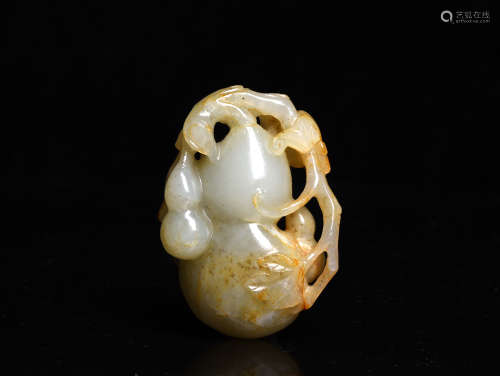 A WHITE AND RUSSET JADE DOUBLE GOURD, 18TH CENTURY