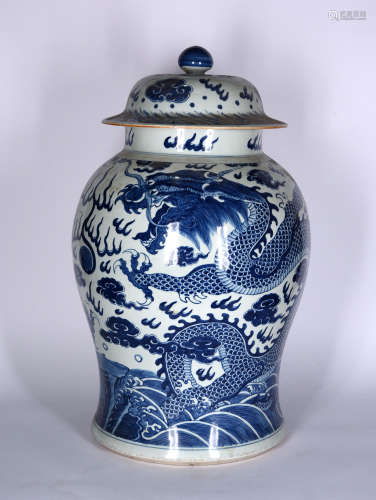 A BLUE AND WHITE JAR AND COVER, 17TH CENTURY