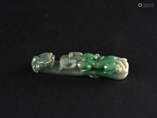 A JADEITE BELT HOOK, 19TH CENTURY