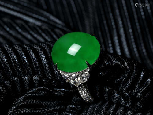 高货典藏 精萃之翠 玻璃种辣阳绿高桩鸽子蛋翡翠 18K金镶钻戒指
