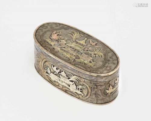 A Snuff BoxParis, 1761/1762 Silver, partly gold-plated in two colours. Engraved ground.