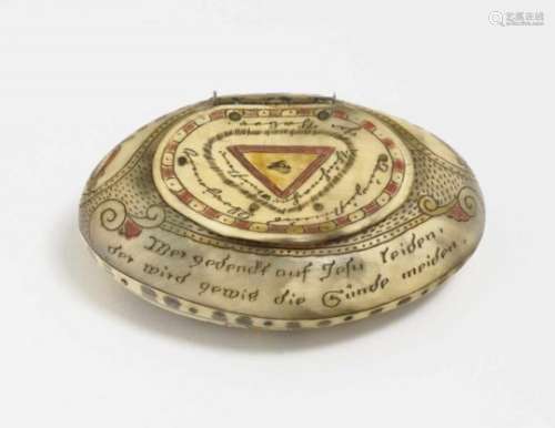 A Snuff BoxAlpine region, 19th entury Horn. Incised decoration. Inscribed: ''Wer gedenckt auf Jesu