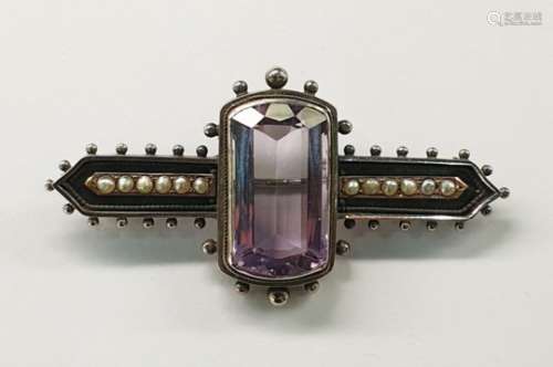 Late Victorian style amethyst-coloured stone and seedpearl bar brooch