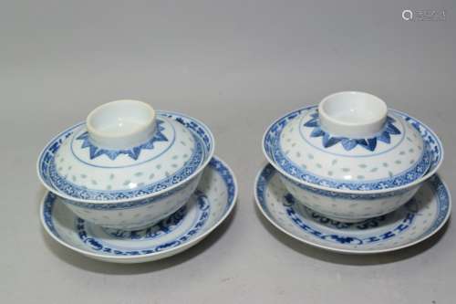 Pair of Late Qing Chinese Blue and White Cups
