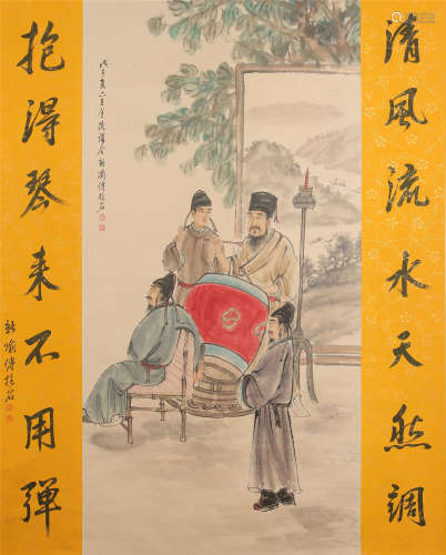 CHINESE SCROLL PAINTING OF MEN GATHERING WITH CALLIGRAPHY COUPLET