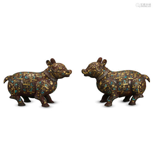 PAIR OF CHINESE GOLD TURQUOISE INLAID BEAST TABLE ITEM