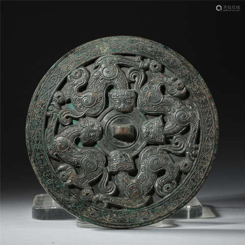CHINESE ANCIENT BRONZE FIGURE AND TIGER ROUND MIRROR