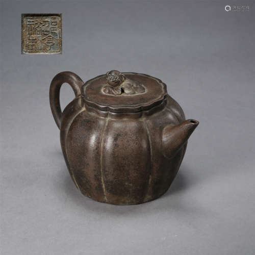 CHINESE YIXING ZISHA CLAY TEA POT