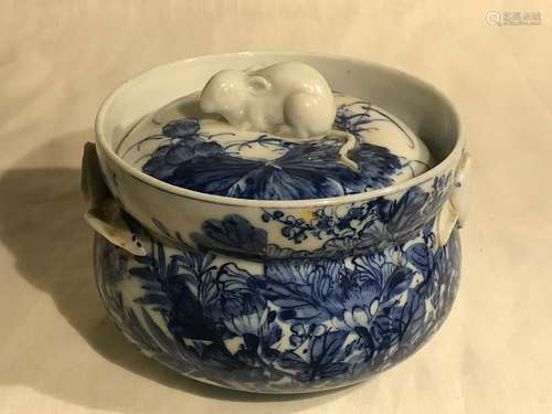 Japanese Arita Pocelain Blue White Box with Rat