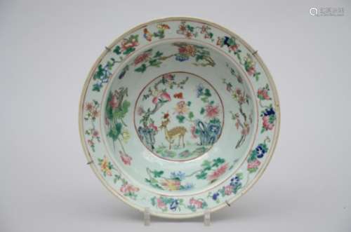 A bowl in chinese famille rose porcelain 'deer' (30x10cm)