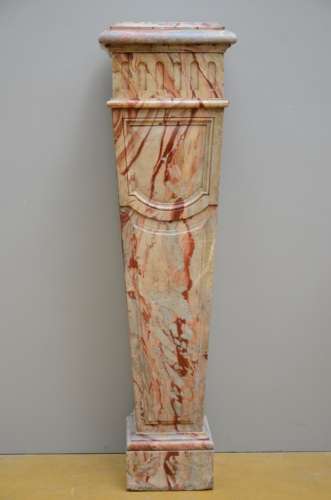A rectangular column in marble (*) (37x40x108cm)