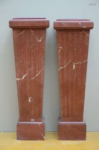 A pair of rectangular columns in red marble (*) (103cm)