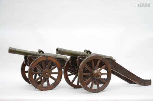 A pair of bronze cannons (43x96x39cm)