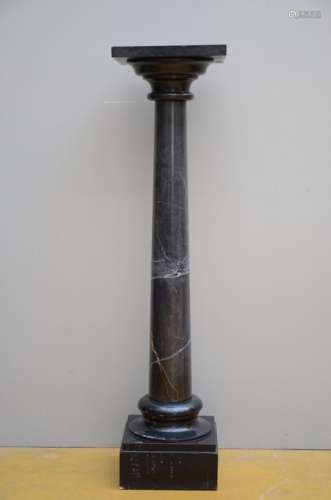 A marble column (*) (110cm)