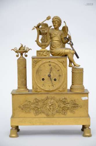 An Empire clock in gilt bronze 'amor' (11x26x40cm)