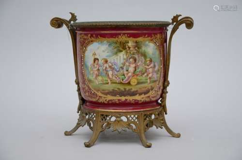 Porcelain planter with bronze mounts, circa 1900 (30cm)