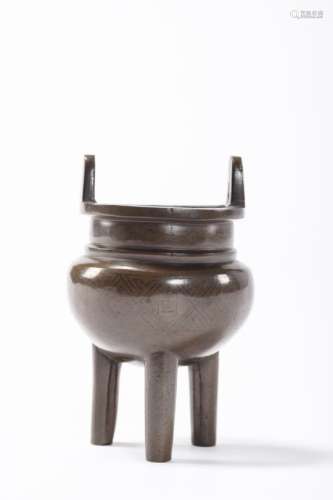 Chinese bronze tripod censer with silver inlay, signed (12cm)