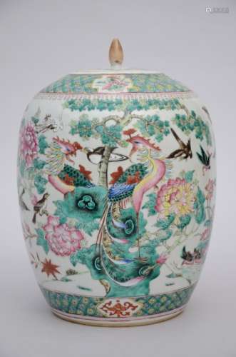 A ginger jar in Chinese famille rose porcelain 'birds' (31cm)