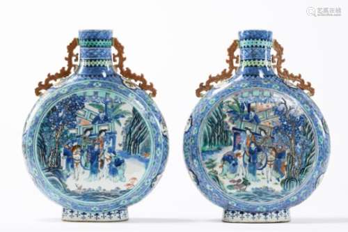 A pair of large moon flasks in Chinese doucai porcelain 'cavaliers', 19th century (46cm)