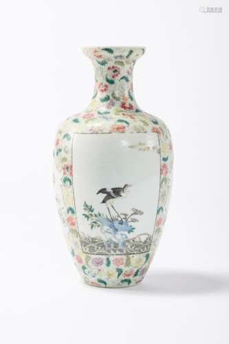 Vase in Chinese famille rose porcelain 'flowers and birds' (*) (34cm)