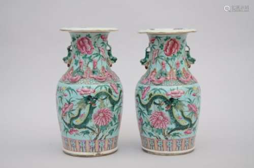 A pair of famille rose Canton vases 'dragons' (34cm)
