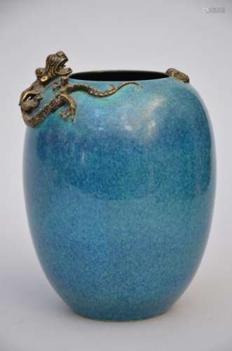 A Chinese porcelain vase with robin's egg glaze (*) (20cm)