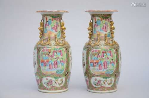 A pair vases in Chinese gilt Canton porcelain (*) (45cm)