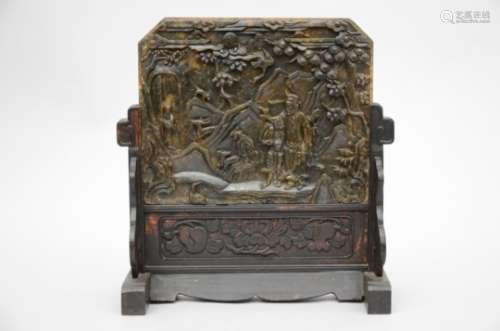 A Chinese table screen in soapstone (*) (15x34x38cm)