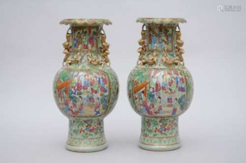 A pair of vases in Canton porcelain with celadon glaze 'audience' (*) (43cm)
