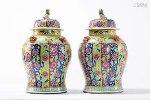 Pair of large pots in Chinese famille rose porcelain 'floral decoration' (*) (63cm)