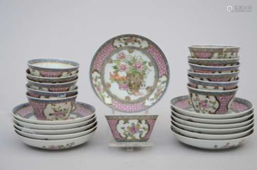 Set of 12 cups and saucers in famille rose porcelain, Samson (*) (10cm)