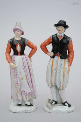 A pair of figures in porcelain (*) (14cm)