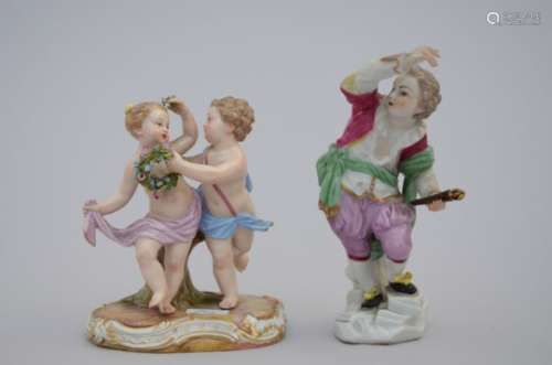 Lot: group and figure in porcelain (*) (12cm)