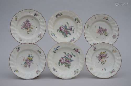 Six plates in European porcelain 'flowers', 18th century (*) (23cm)
