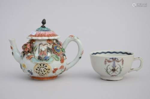 Lot: teapot and cup in Chinese porcelain, 18th century (*) (11cm)