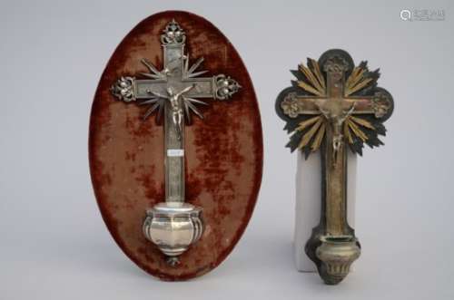 Lot: two silver holy water vessels (*) (30cm)