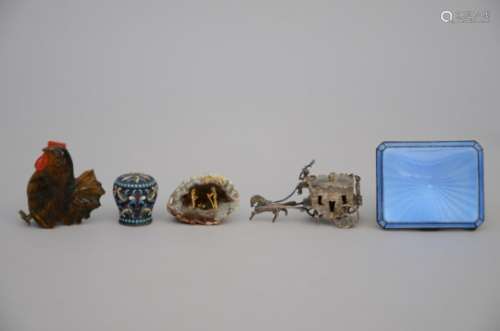 Lot: 5 miniature objects (*)