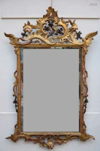 A sculpted Louis XV mirror (84x128cm)