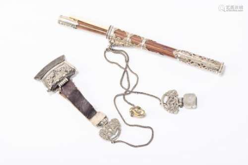 A Tibetan travel set with silver decoration (30cm)