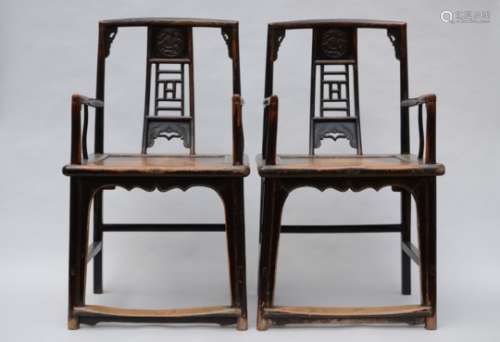 Pair of Chinese armchairs (45x58x100cm)