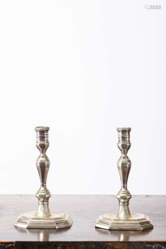 A pair of Louis XIV candlesticks in silver, 18th century (14cm)