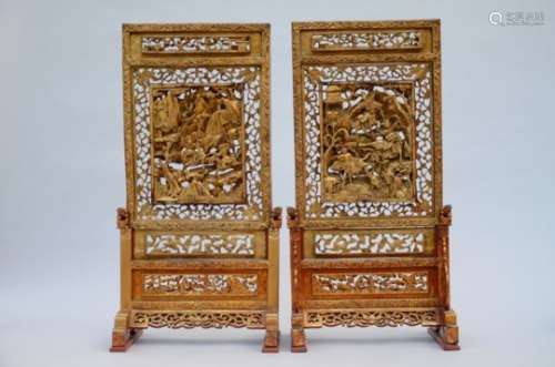 An assembled pair of gilt table screens in wood, China (*) (27x42x84cm)