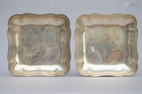 A pair of square plates in silver by Piat le Febvre, Doornik 18th century (25x25cm)