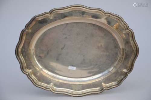 A lobed silver dish 'coat of arms', Ghent 18th century (33x25cm)