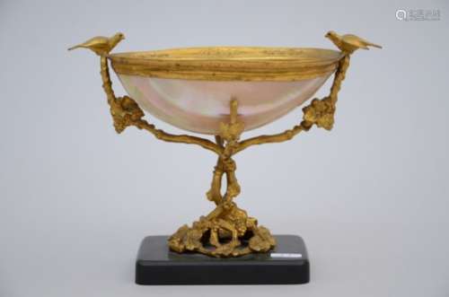 Bowl in mother-of-pearl on a gilt bronze base (9x21x15cm)