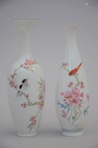 Two vases in eggshell porcelain 'birds', China (*) (20cm)