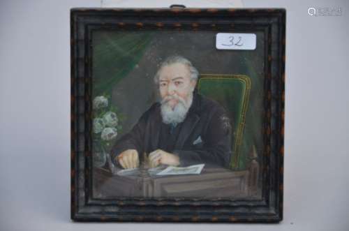 Miniature portrait 'reading man', 19th century (*) (8x8cm)